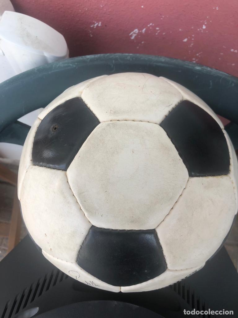 Coleccionismo deportivo: BAL&Oacute;N FIRMADO. - Foto 2