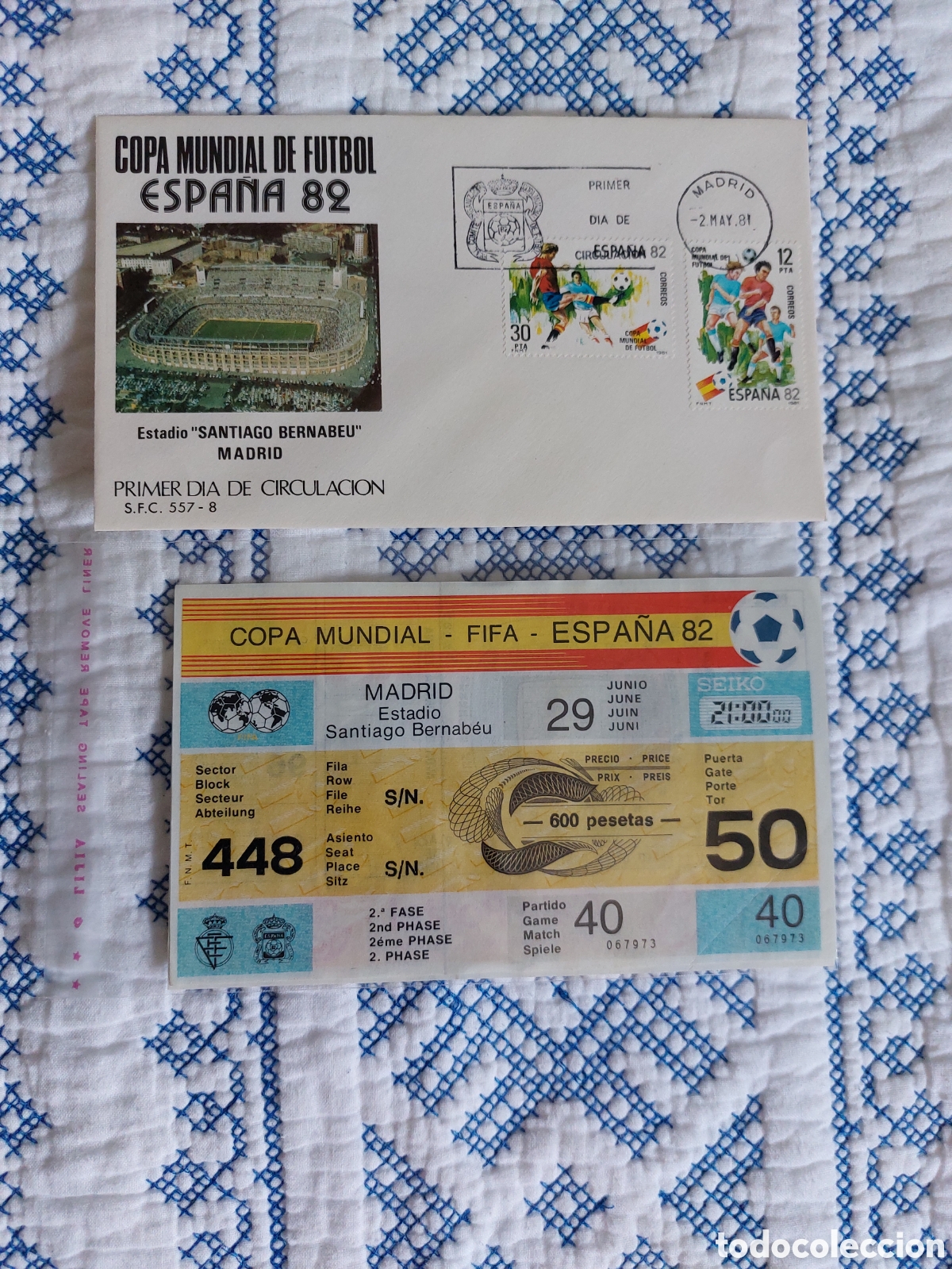 Coleccionismo deportivo: ENTRADA Y SOBRE ESPA&Ntilde;A 82 BERNABEU - Foto 1