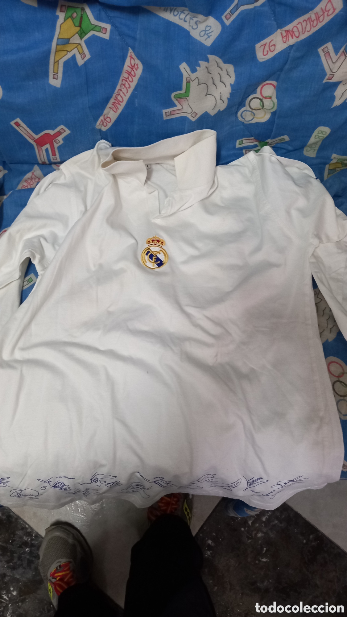 Colecionismo desportivo: Camiseta Real Madrid a&ntilde;os 90 autografiada de serie