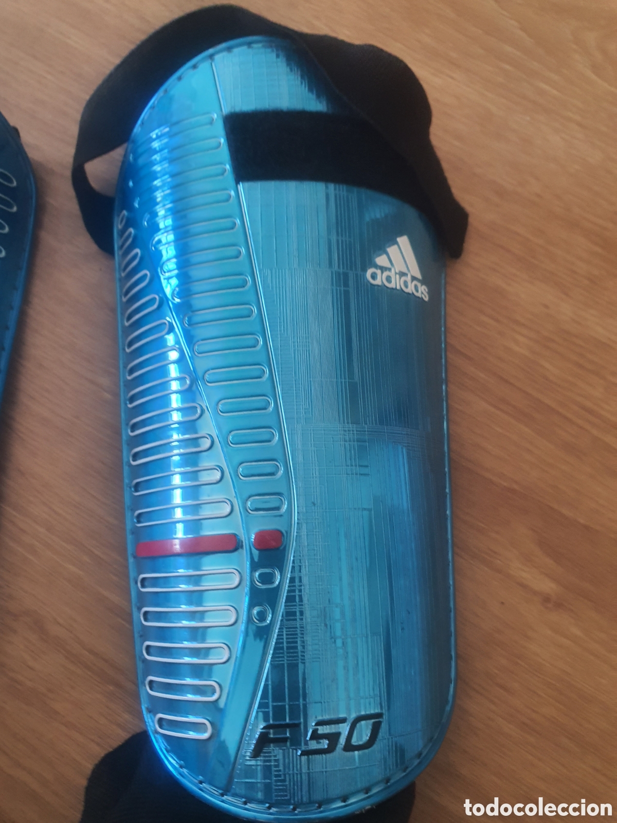 Coleccionismo deportivo: espinilleras adidas f-50 pr&aacute;cticamente nueva - Foto 2