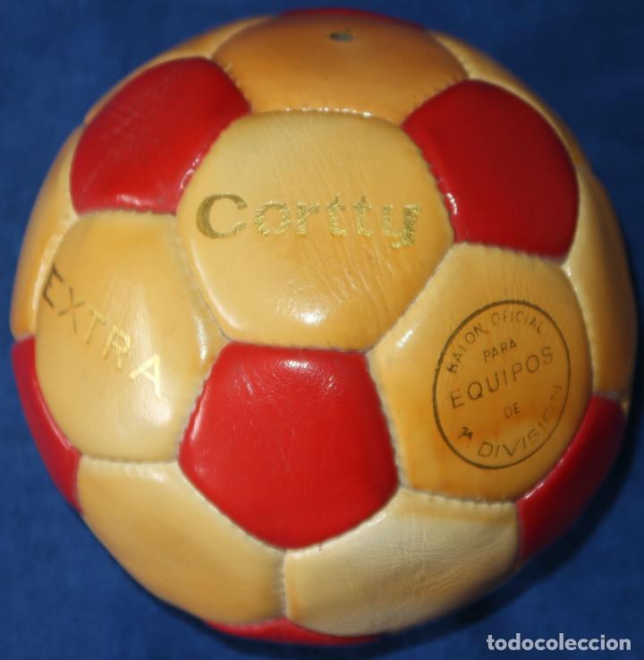 Sports collectibles: Antiguo bal&oacute;n de Futbol Cortty Extra - Balon oficial para equipos de 1&ordf; Divisi&oacute;n &iexcl;A&ntilde;os 70!