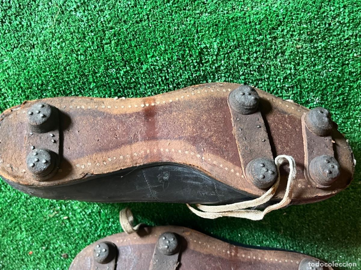 Coleccionismo deportivo: ANTIGUAS BOTAS DE F&Uacute;TBOL 1940&rsquo;S. - Foto 3