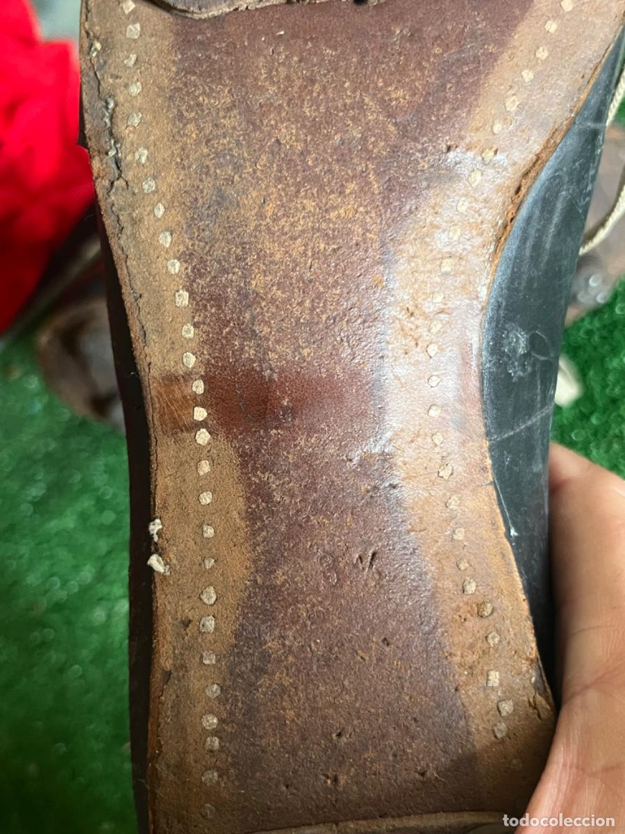 Coleccionismo deportivo: ANTIGUAS BOTAS DE F&Uacute;TBOL 1940&rsquo;S. - Foto 4