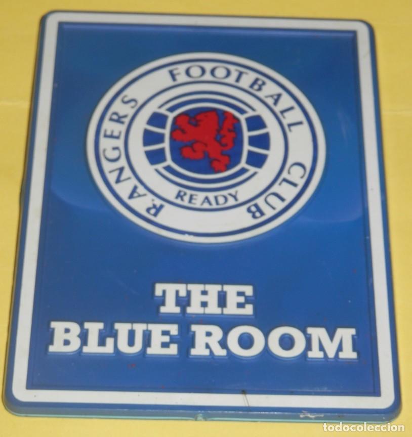 Collezionismo sportivo: PEQUE&Ntilde;O CARTEL DE PLASTICO - RANGERS FOOTBALL CLUB READY