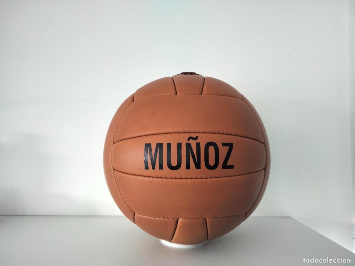 Coleccionismo deportivo: BALON PELOTA MU&Ntilde;OZ TIPICA DE LOS A&Ntilde;OS 50 60 REAL MADRID ATLETICO