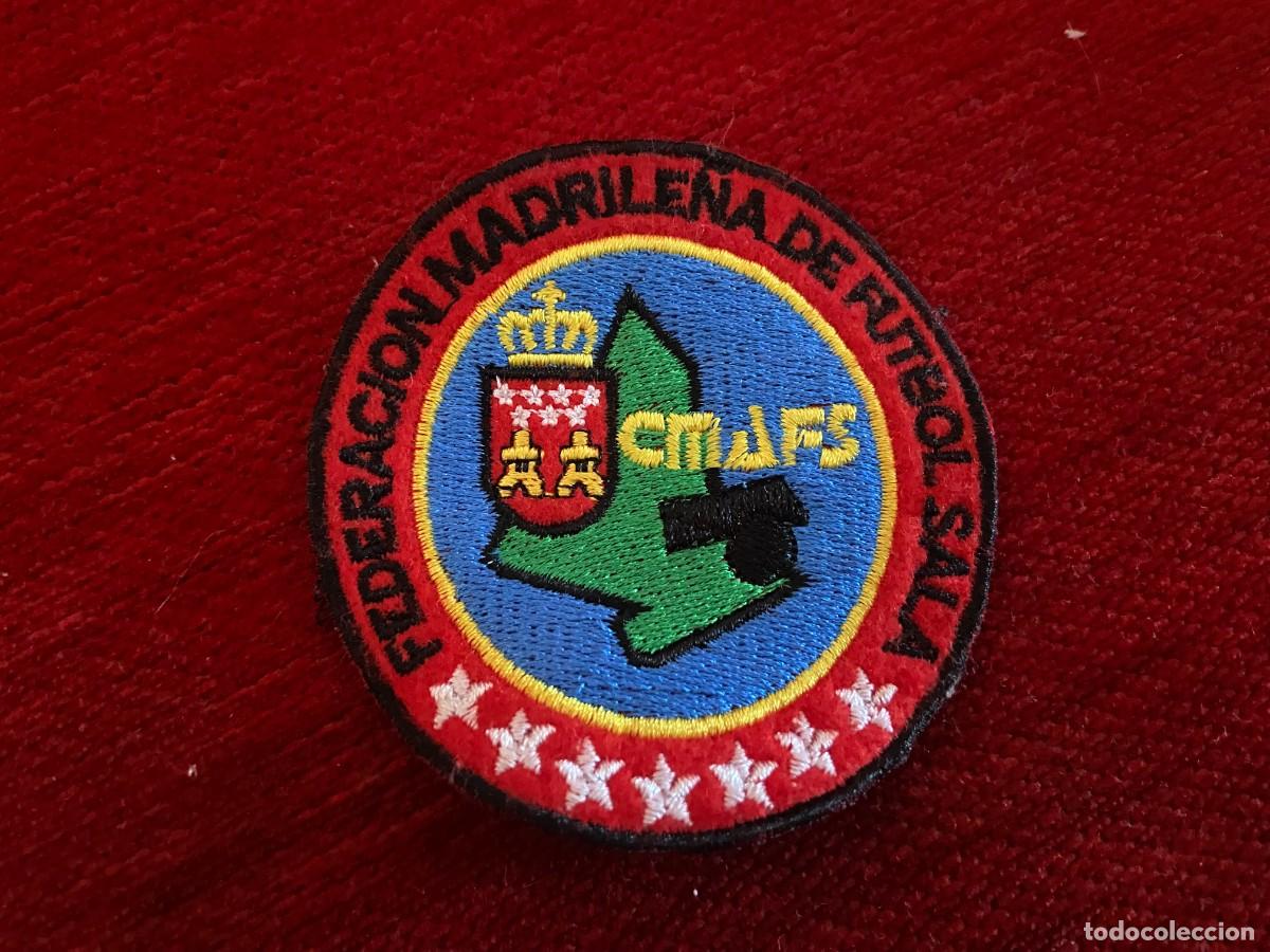 Collectionnisme sportif: R25006 ANTIGUO PARCHE BORDADO ESCUDO CMAFS FEDERACION MADRILE&Ntilde;A DE FUTBOL SALA ARBITROS