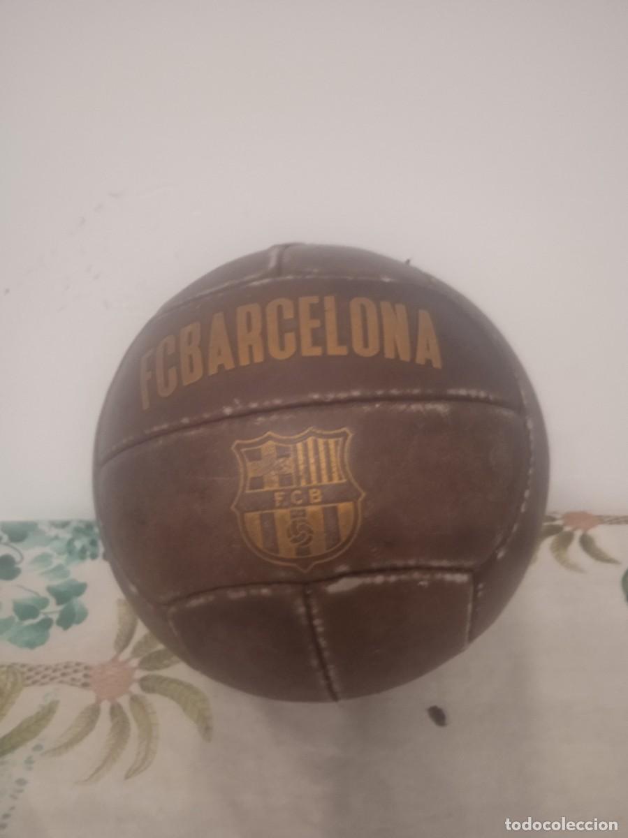 Coleccionismo deportivo: Bal&oacute;n antiguo del barcelona