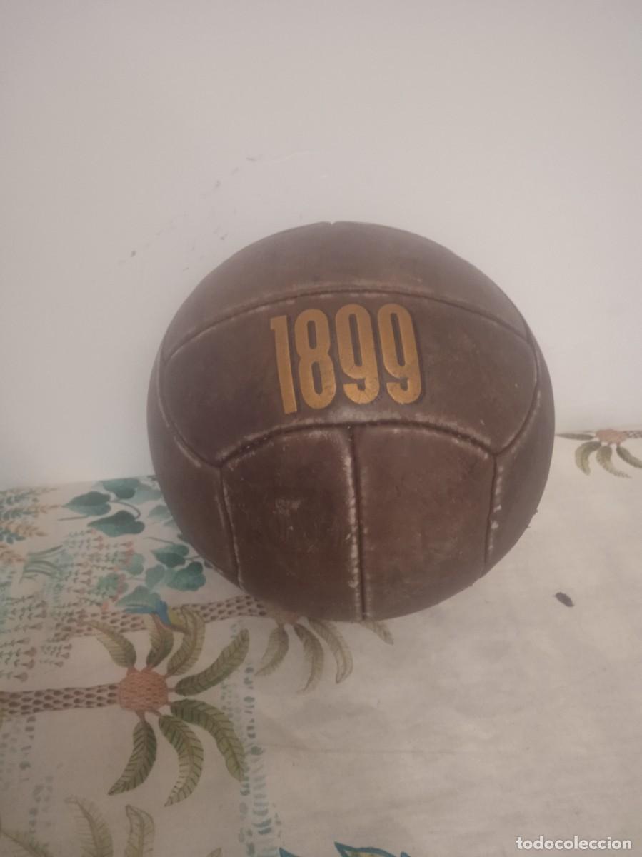 Coleccionismo deportivo: Bal&oacute;n antiguo del barcelona - Foto 2