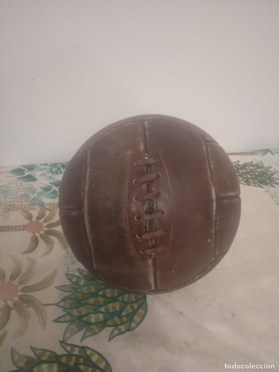 Coleccionismo deportivo: Bal&oacute;n antiguo del barcelona - Foto 3