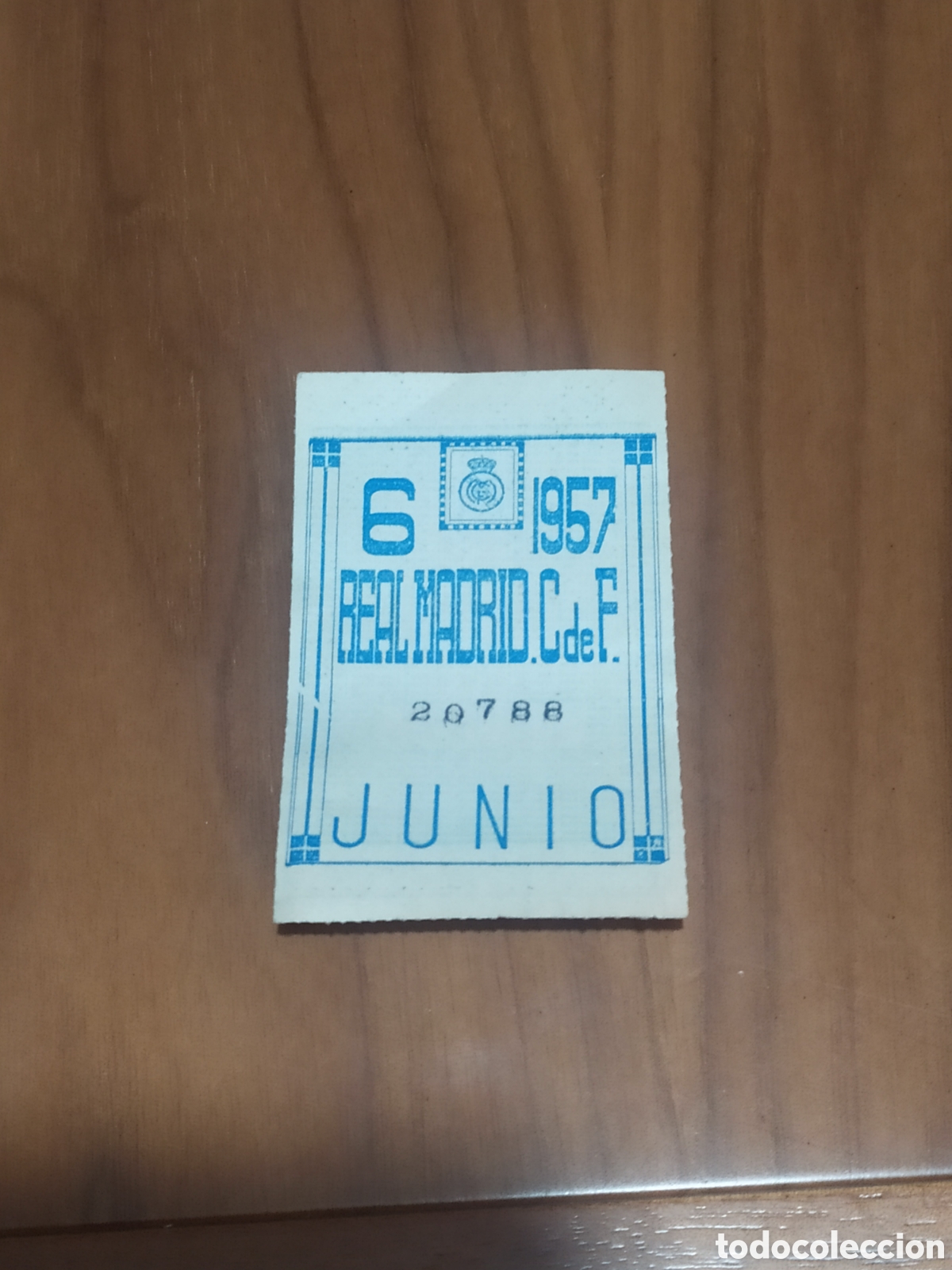 Coleccionismo deportivo: Cup&oacute;n de socio del Real Madrid - Junio 1957 - Foto 1