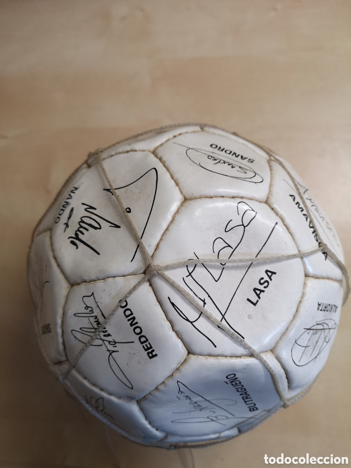 Coleccionismo deportivo: Balon del Real Madrid de los a&ntilde;os 90 - Foto 2