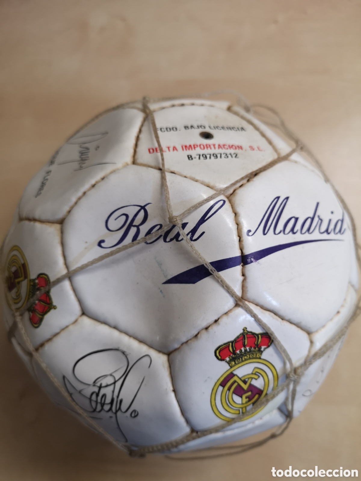 Coleccionismo deportivo: Balon del Real Madrid de los a&ntilde;os 90 - Foto 3