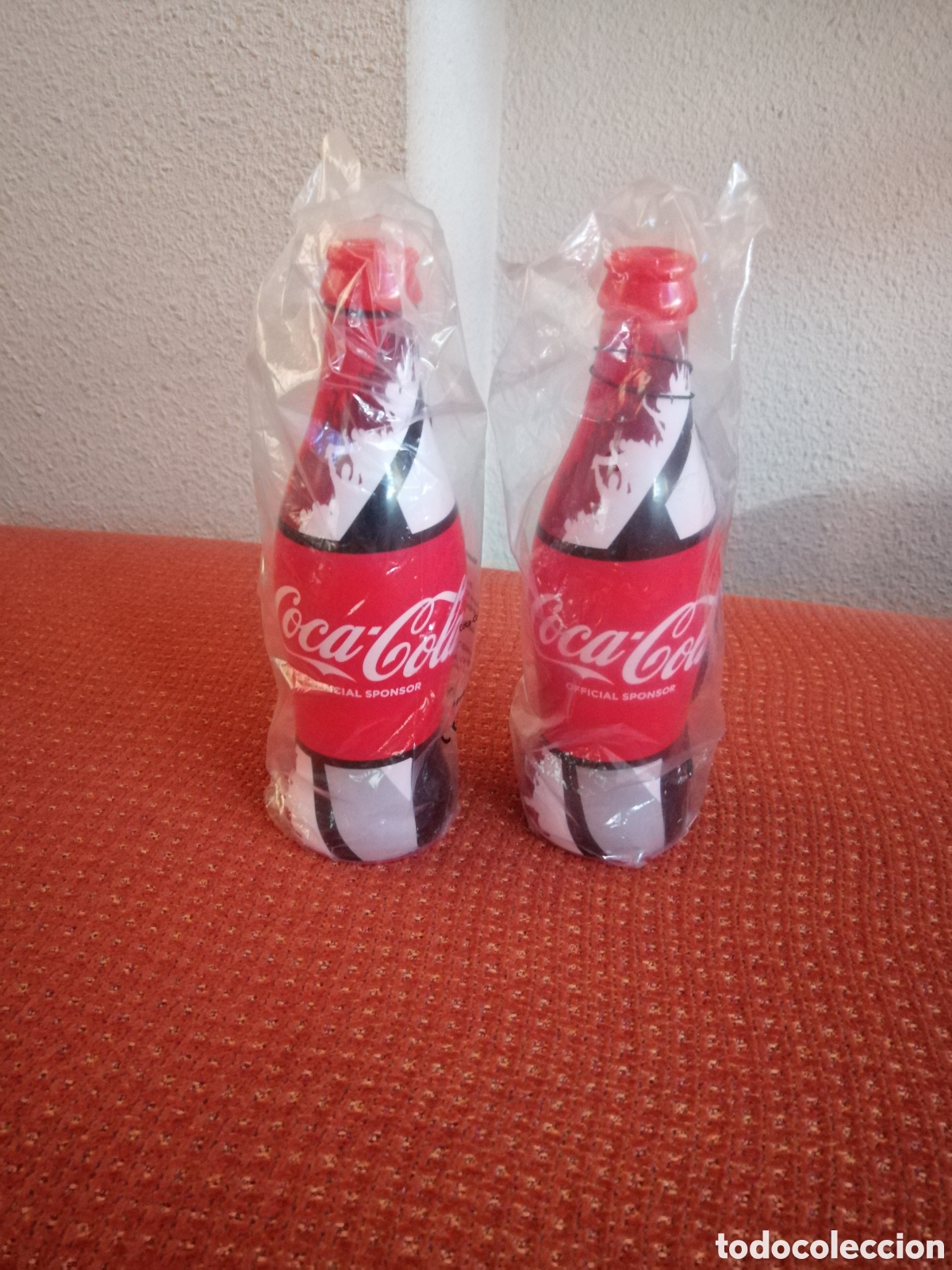 Coleccionismo deportivo: 2 VUVUCELAS DE COCA-COLA - Foto 3