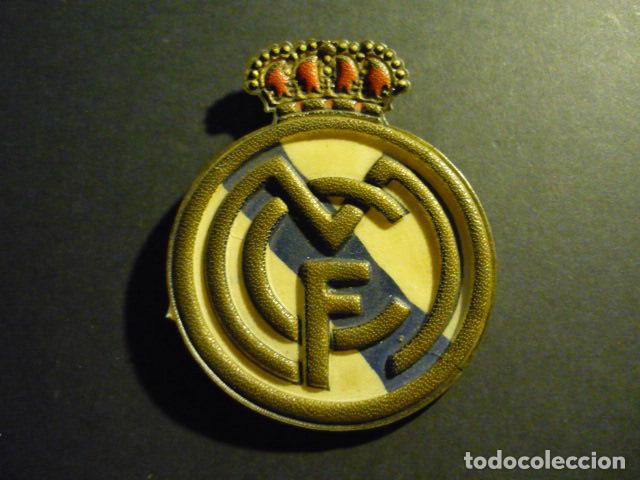 Coleccionismo deportivo: REAL MADRID PARCHE EN PLASTICO 6,5 X 8,5 CM - Foto 1