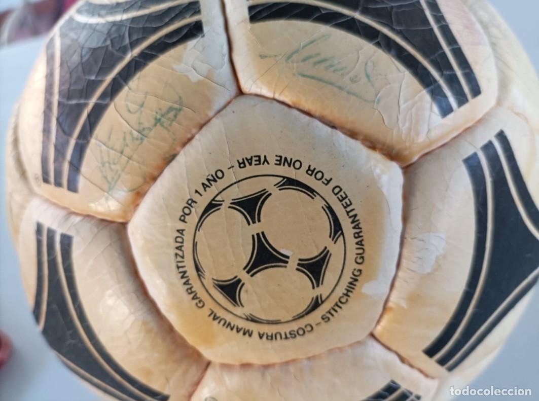 Coleccionismo deportivo: Bal&oacute;n adidas tango 1982 - Foto 3