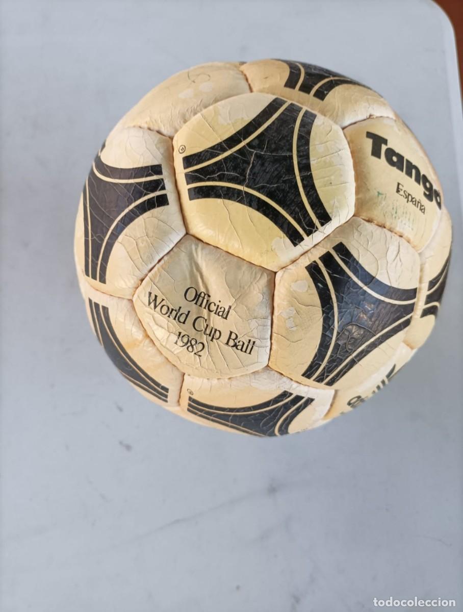 Coleccionismo deportivo: Bal&oacute;n adidas tango 1982 - Foto 6