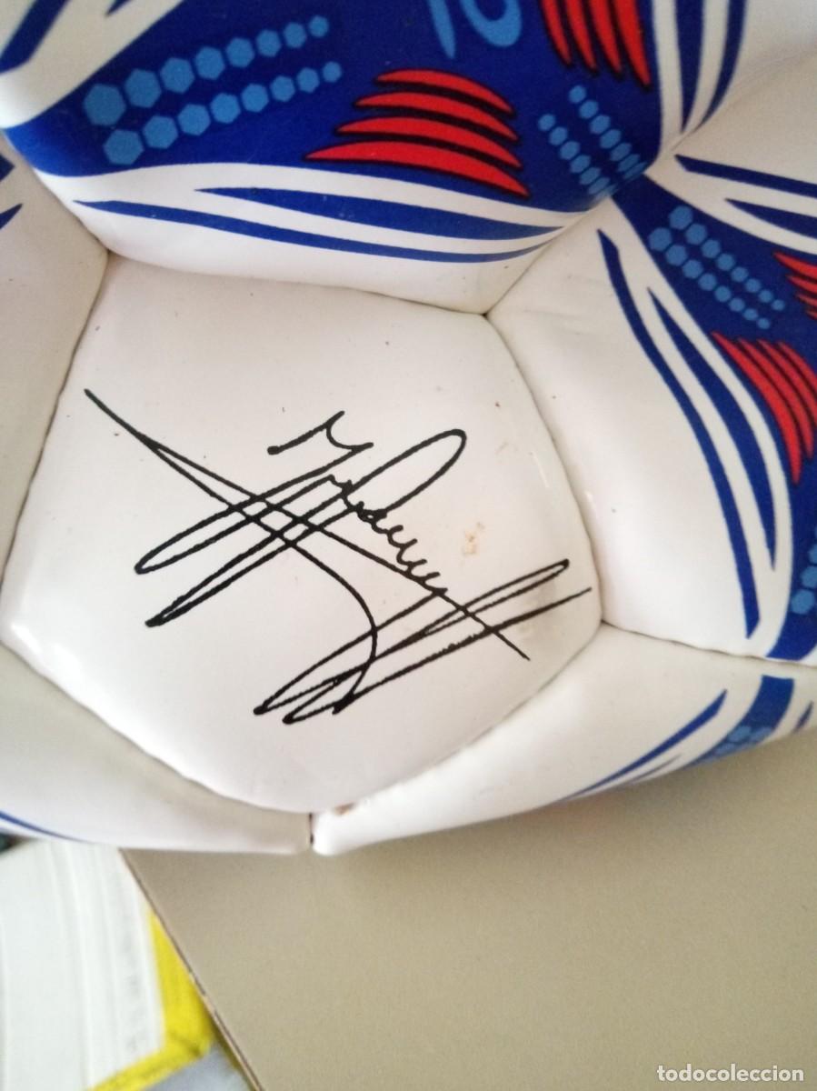 Coleccionismo deportivo: Balon Human Rights, con firmas - Foto 3