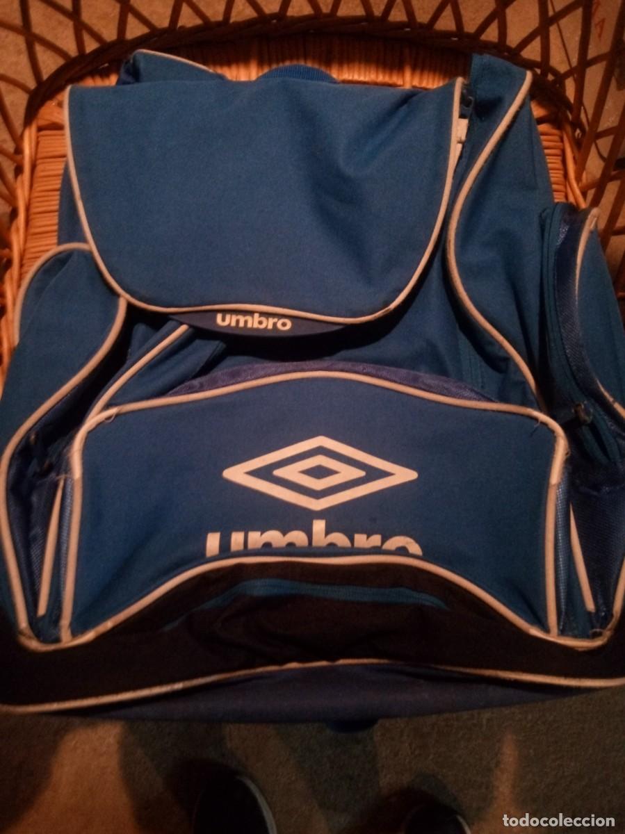 Coleccionismo deportivo: Mochila Umbro Azul . - Foto 1