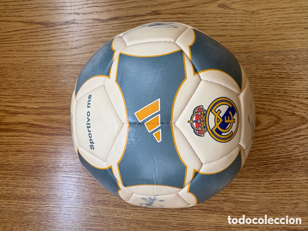 Coleccionismo deportivo: Bal&oacute;n firmado Real Madrid 2004/2005 - Foto 5