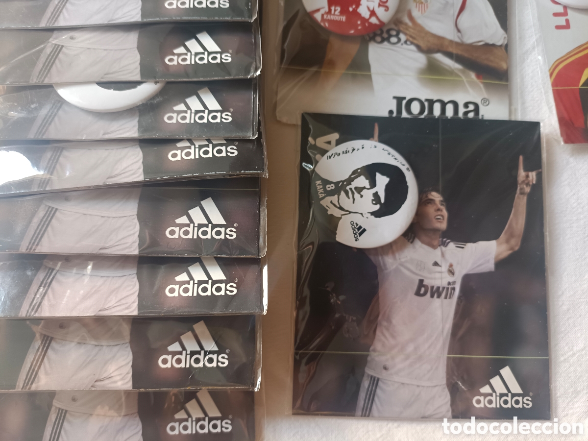 Coleccionismo deportivo: Chapas Kak&aacute;, Canoute y Llorente - Foto 10