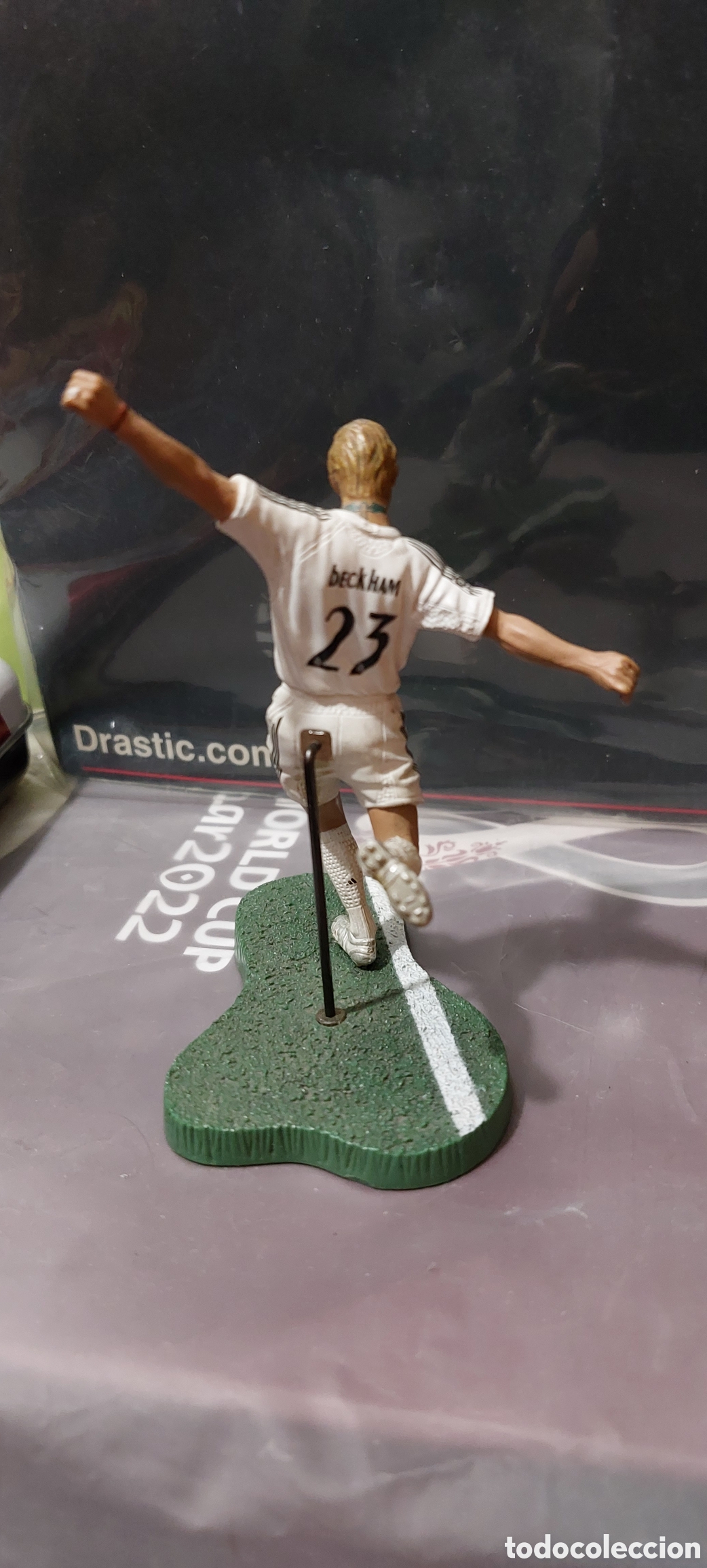 Coleccionismo deportivo: FIGURA BECKHAM R.MADRID - Foto 2