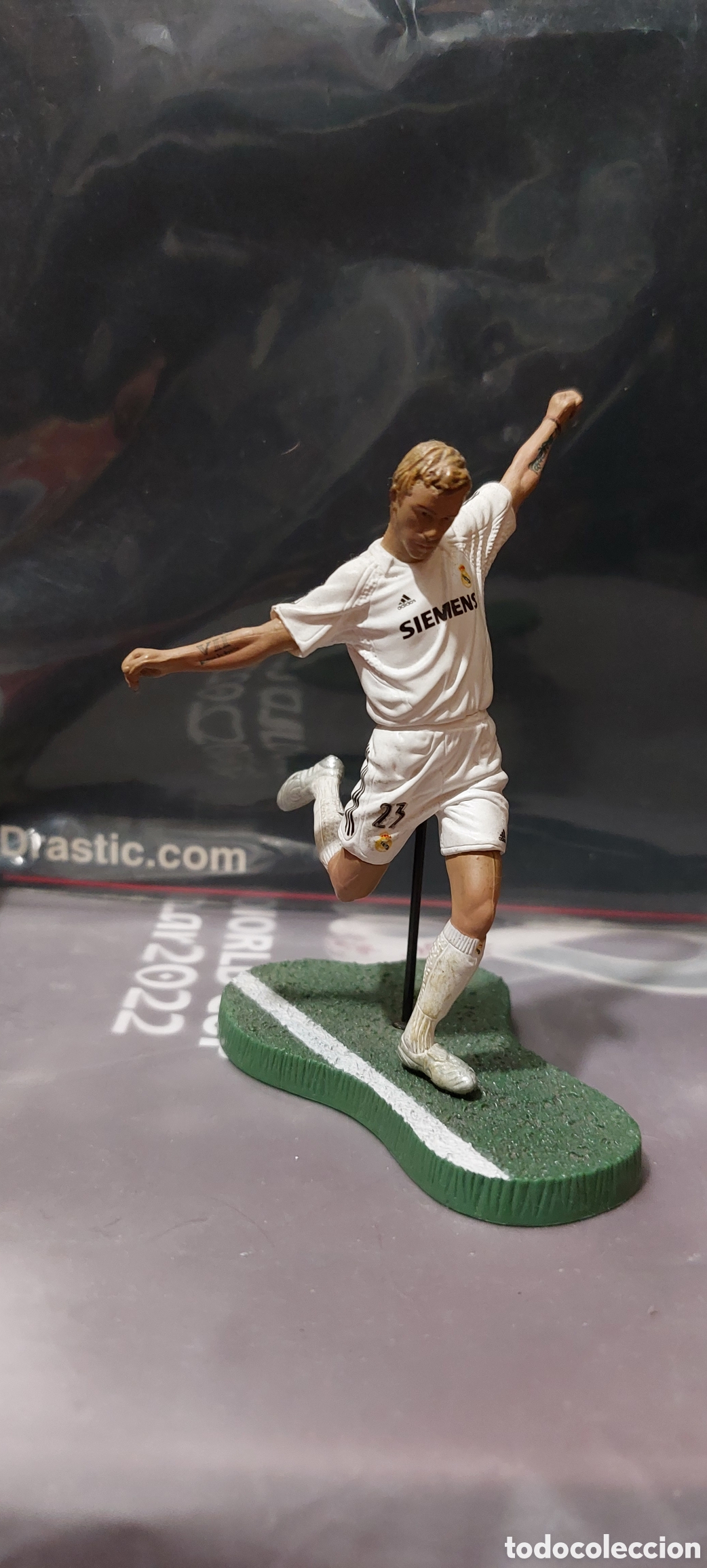 Coleccionismo deportivo: FIGURA BECKHAM R.MADRID - Foto 1