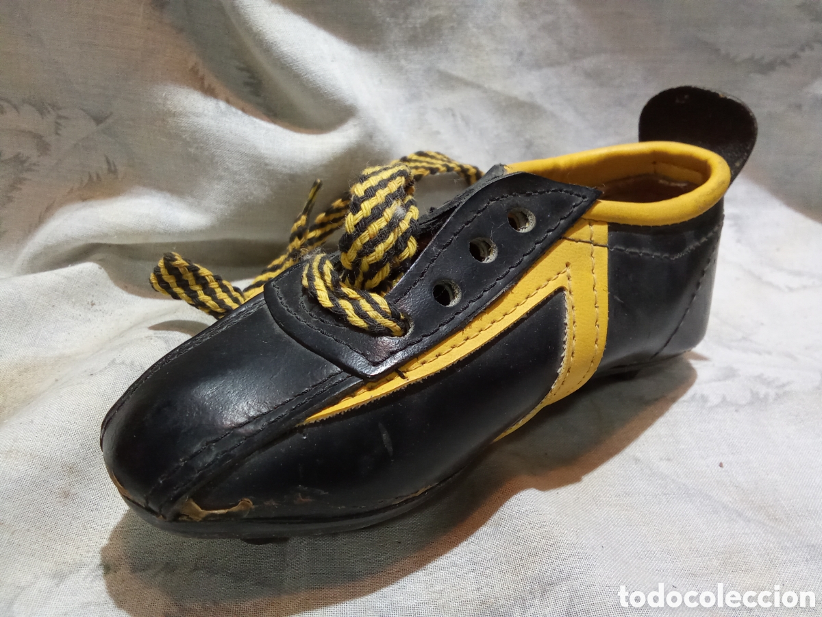 Collezionismo sportivo: PEQUE&Ntilde;A BOTA DE F&Uacute;TBOL DOLON