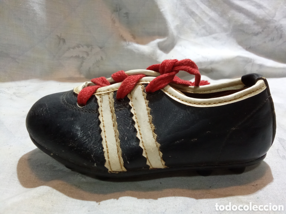 Coleccionismo deportivo: BOTA DE FUTBOL OLIMPIC PEQUE&Ntilde;A - Foto 2