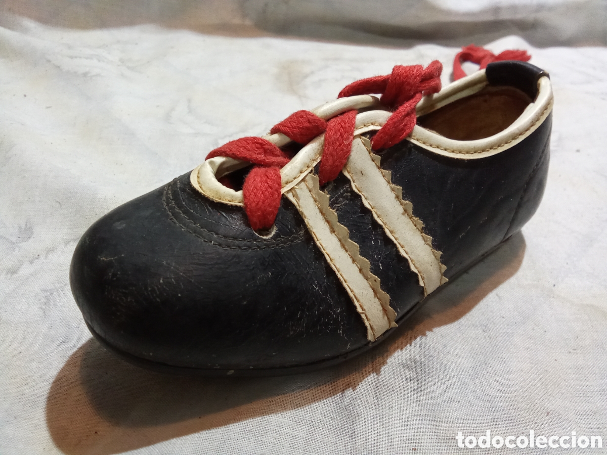 Coleccionismo deportivo: BOTA DE FUTBOL OLIMPIC PEQUE&Ntilde;A - Foto 1