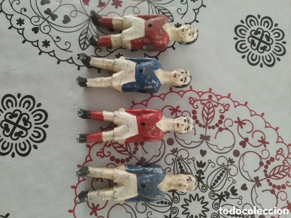 Sports collectibles: 4 jugadores metal de futbolin