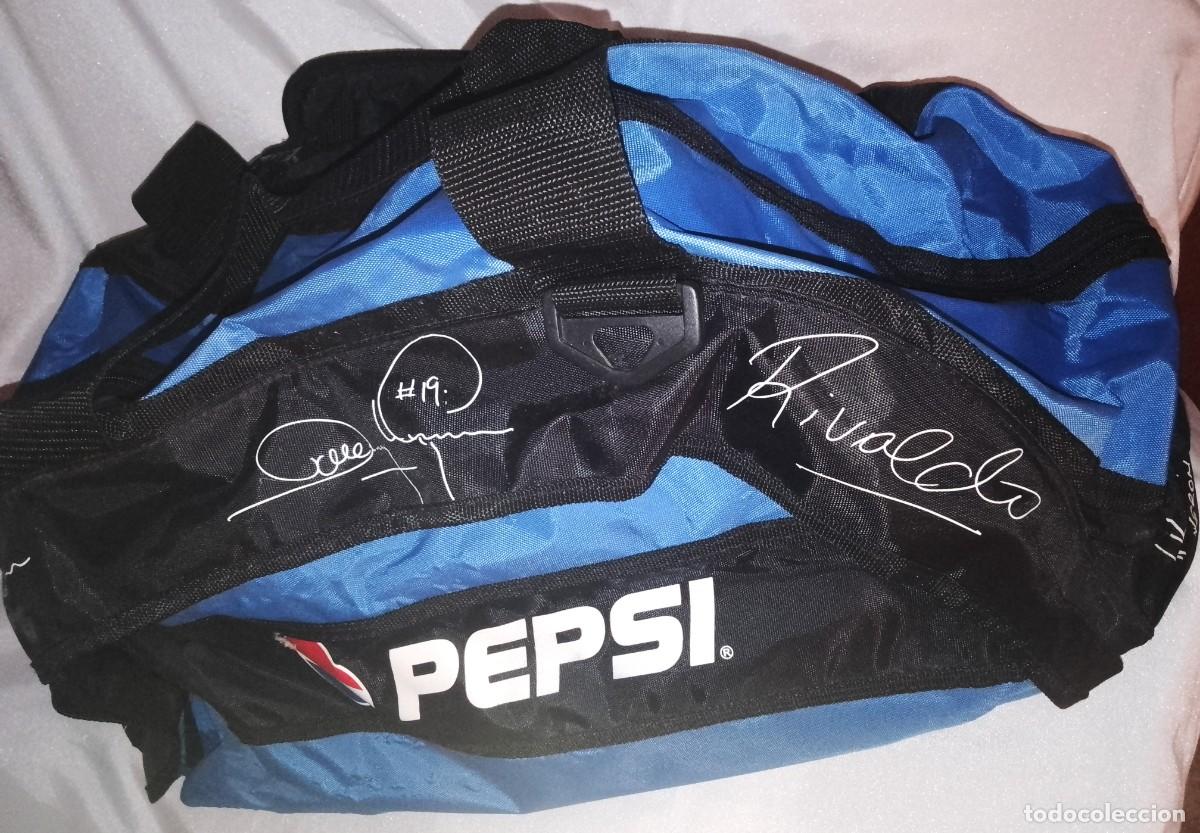 Coleccionismo deportivo: BOLSA DEPORTEPORTAEQUIPACION PEPSI CON FIRMAS COMO RIVALDO ETC-ORIGINAL 1990-SIN USO-LEER TODO-FOTOS