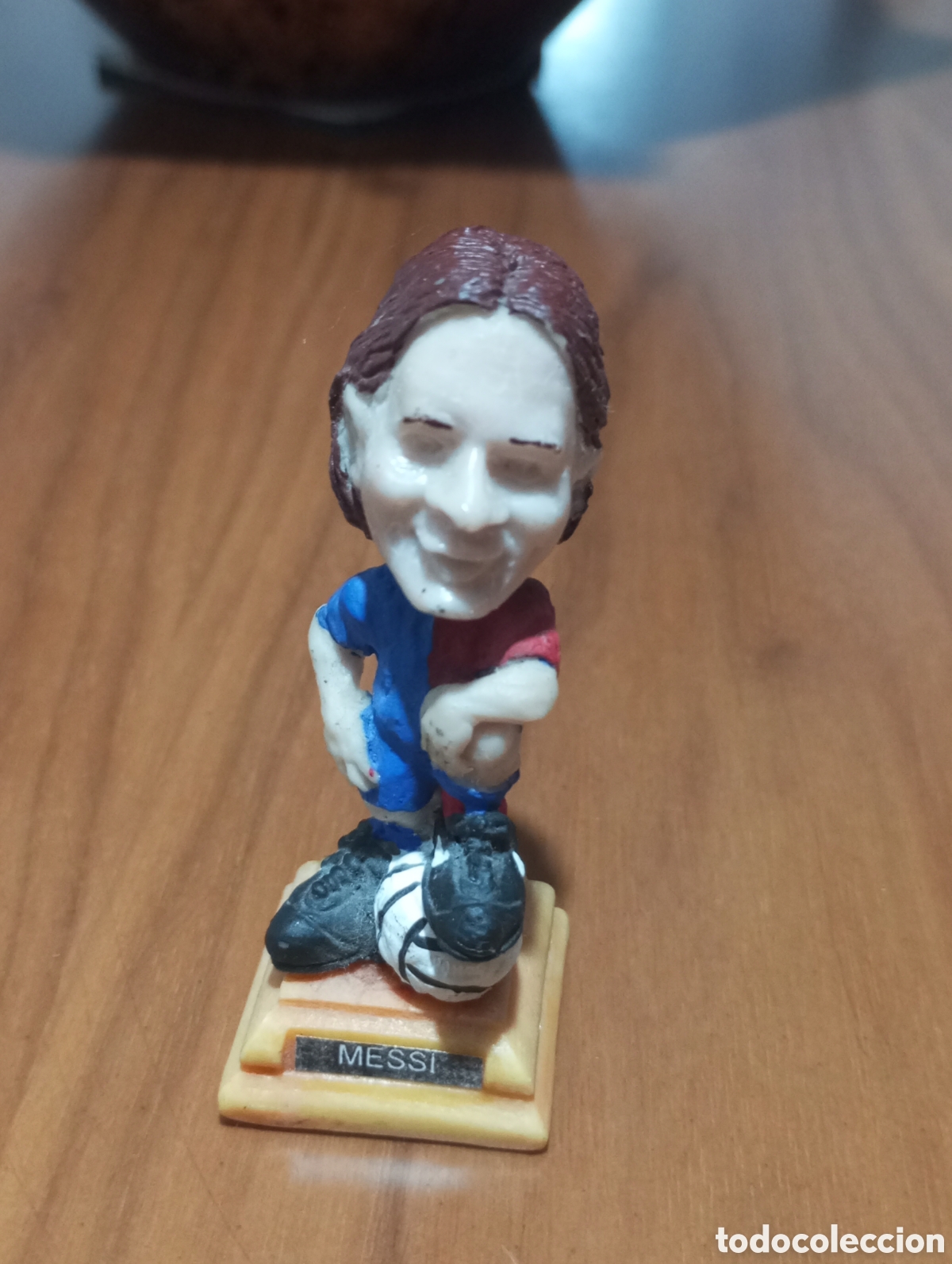 Coleccionismo deportivo: FIGURA MINIATURA MESSI FC BARCELONA RESINA SOLIDA PINTADO A MANO