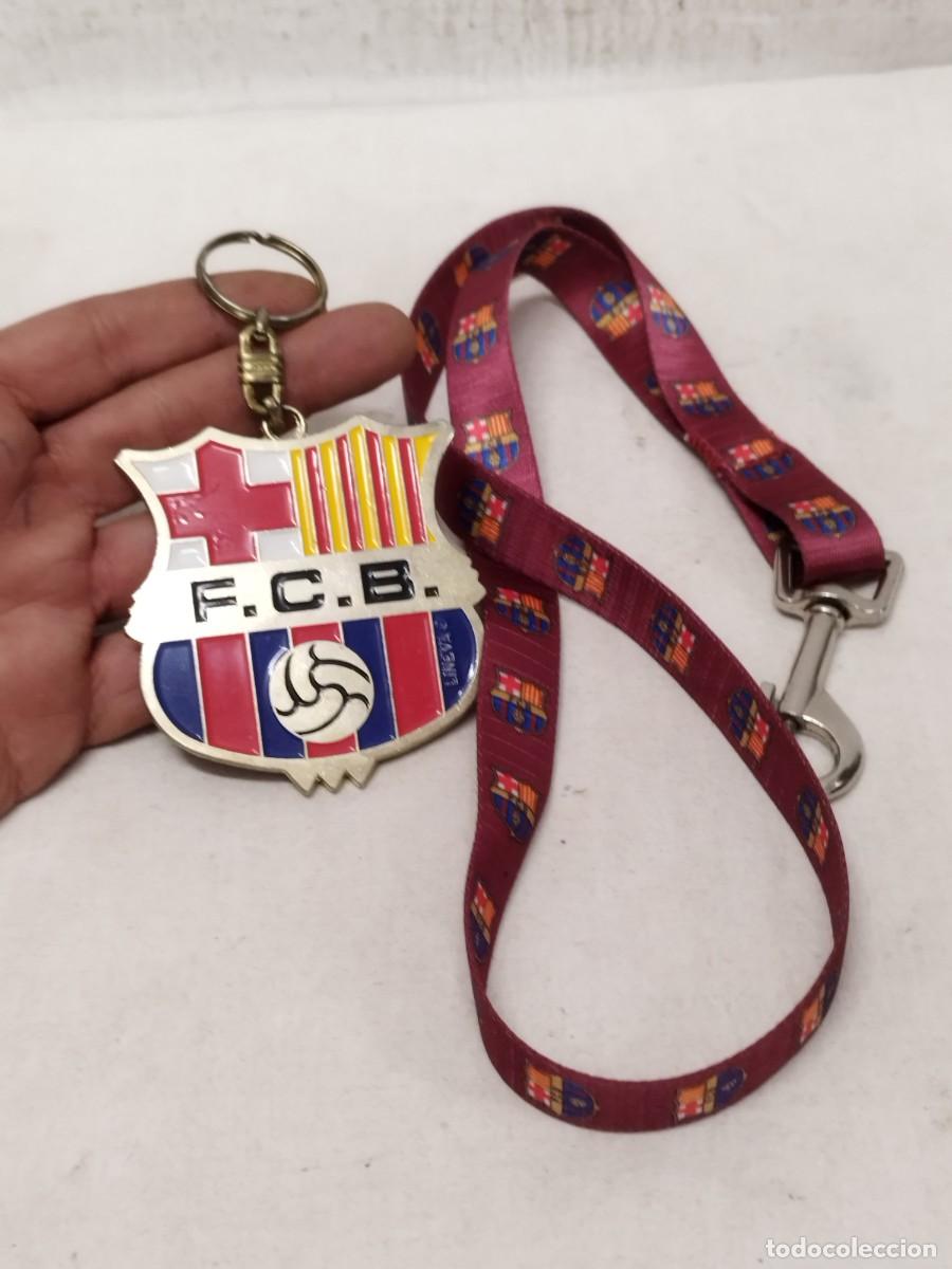 Coleccionismo deportivo: Antiguo gran llavero y cinta llavero para colgar las llaves. Bar&ccedil;a, F&uacute;tbol club Barcelona.