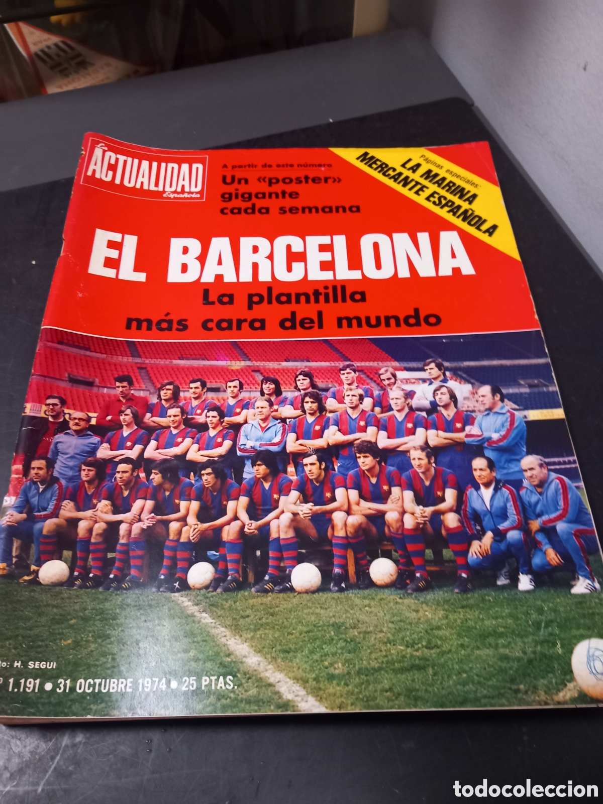 Coleccionismo deportivo: JOHAN CRUYFF FC BARCELONA POSTER GIGANTE FUTBOL REVISTA LA ACTUALIDAD ESPA&Ntilde;OLA A&Ntilde;O 1974