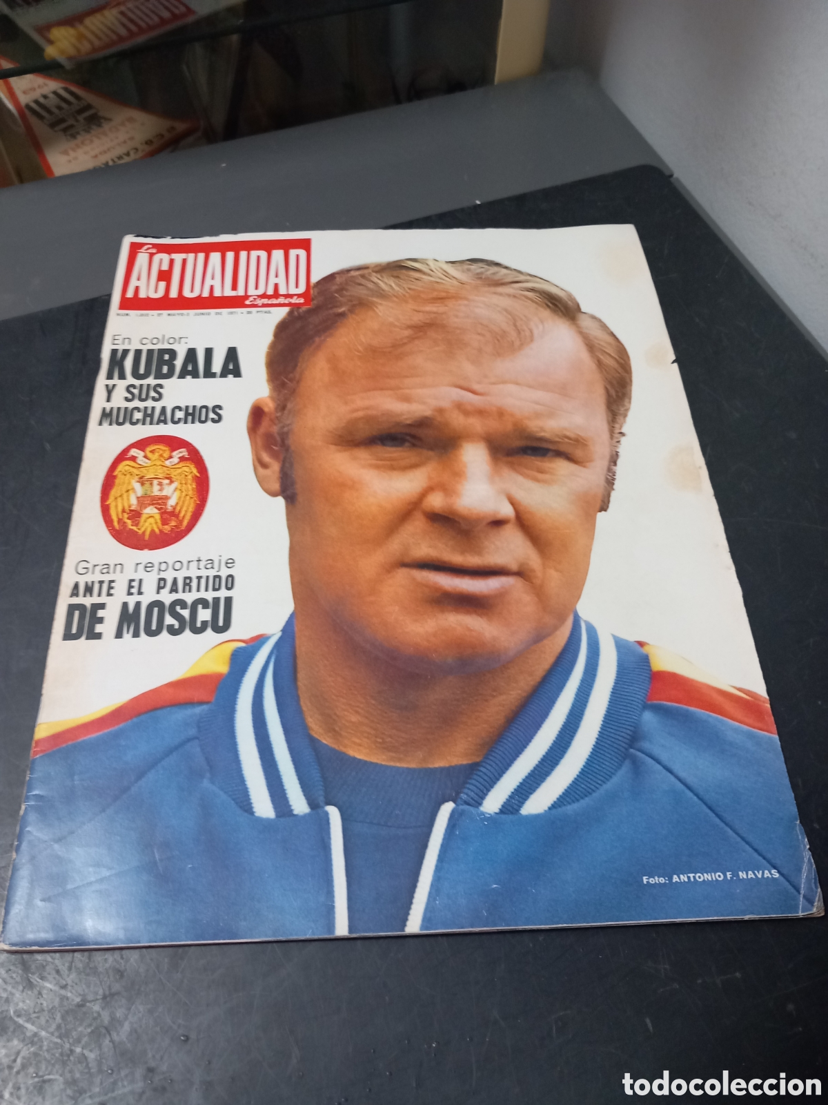 Coleccionismo deportivo: FUTBOL KUBALA POSTER SELECCION ESPA&Ntilde;OLA KUBALA BOYS REVISTA LA ACTUALIDAD ESPA&Ntilde;OLA A&Ntilde;O 1971 COMPLETA