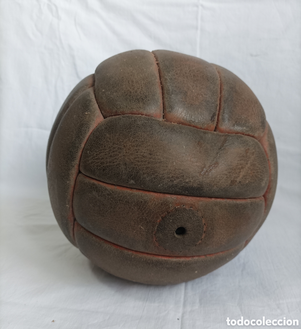 Coleccionismo deportivo: Antiguo bal&oacute;n de f&uacute;tbol en cuero. Original