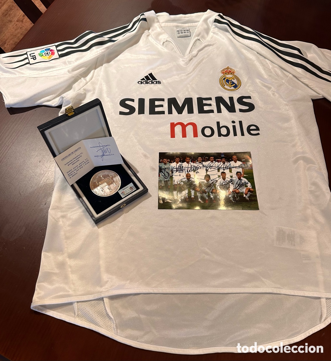 Colecionismo desportivo: Camiseta + foto firmada + moneda de plata