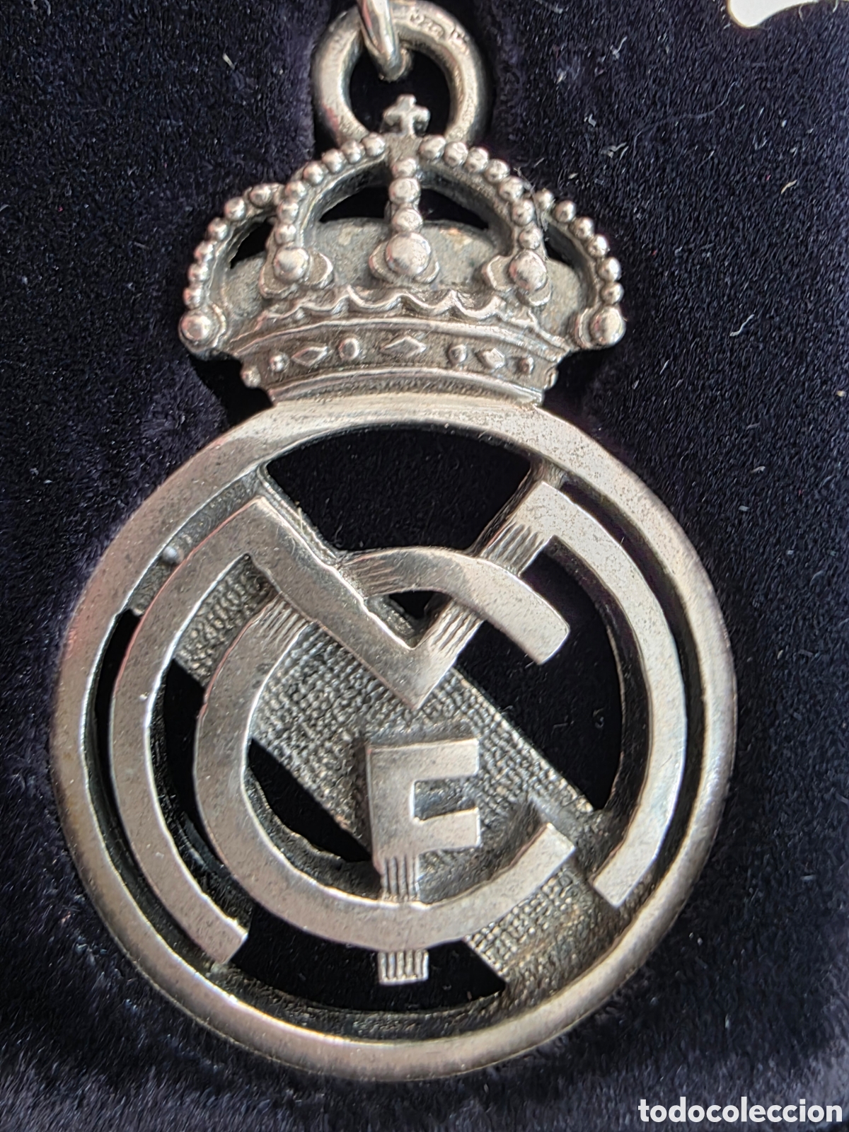 Coleccionismo deportivo: Llavero de plata del Real Madrid, caja original