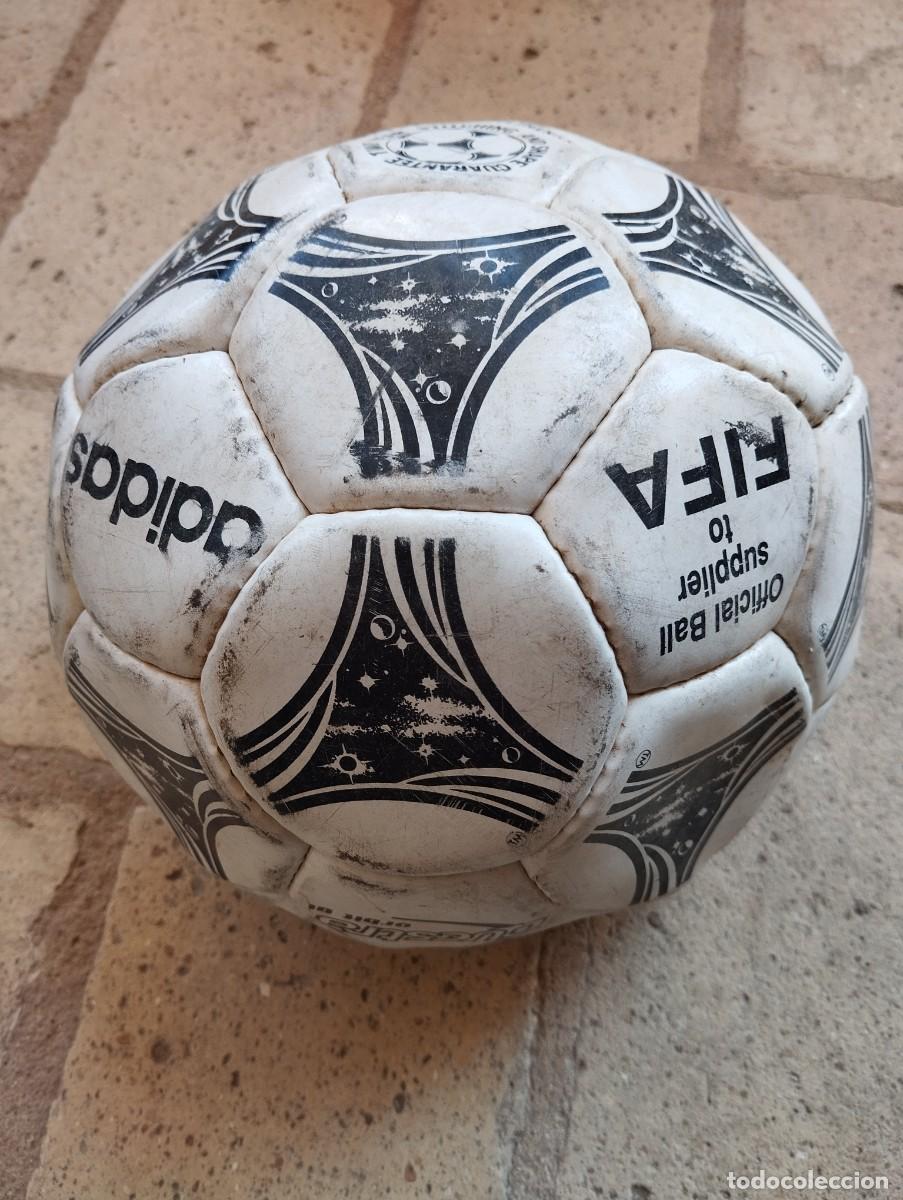 Coleccionismo deportivo: Bal&oacute;n Adidas Questra - Foto 1
