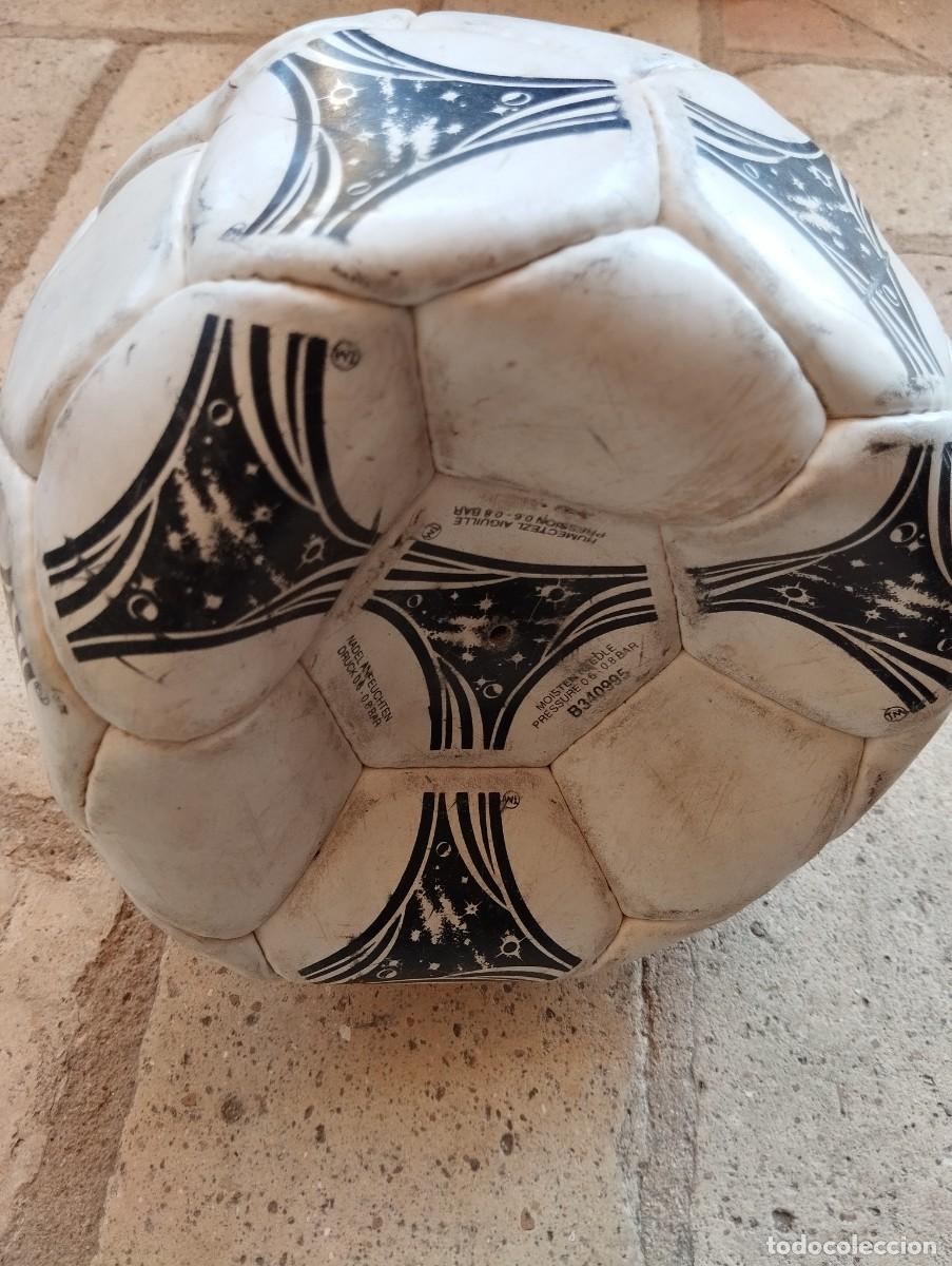 Coleccionismo deportivo: Bal&oacute;n Adidas Questra - Foto 4