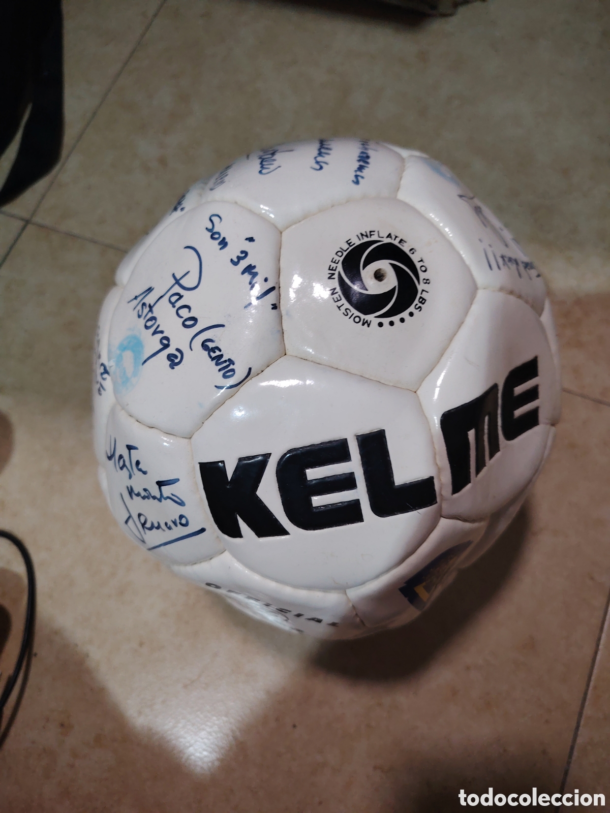 Coleccionismo deportivo: Bal&oacute;n de futbol kelme del cadiz