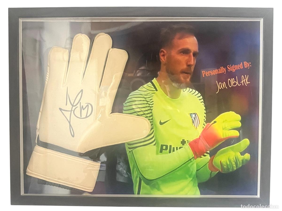 Coleccionismo deportivo: GUANTE ENMARCADO FIRMADO DE JAN OBLAK PORTERO DEL ATL&Eacute;TICO DE MADRID.