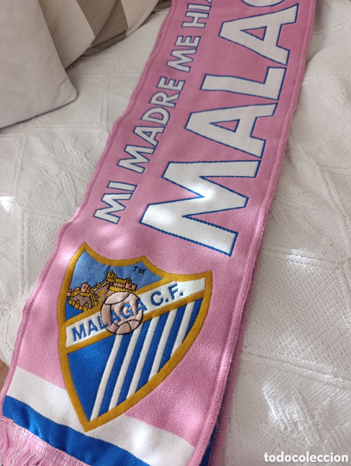 Coleccionismo deportivo: Bufanda rosa del M&aacute;laga Club de F&uacute;tbol