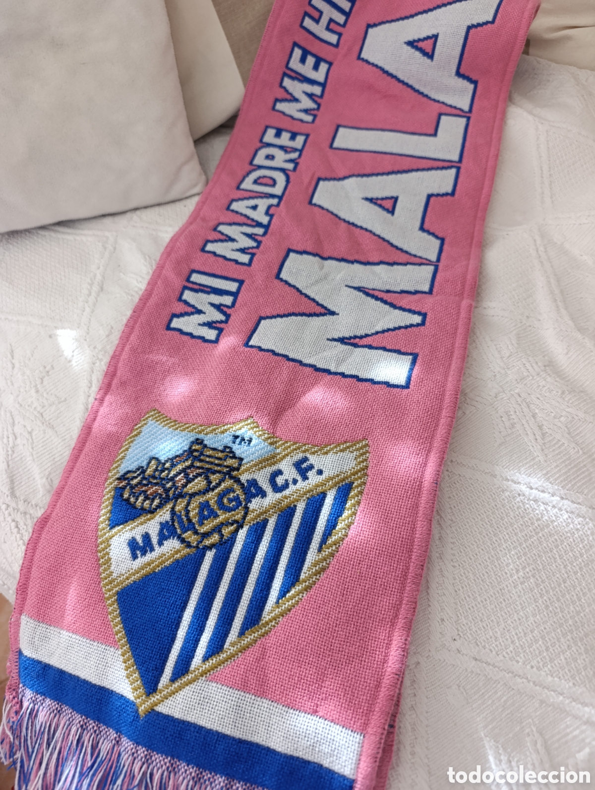Coleccionismo deportivo: Bufanda rosa del M&aacute;laga Club de F&uacute;tbol