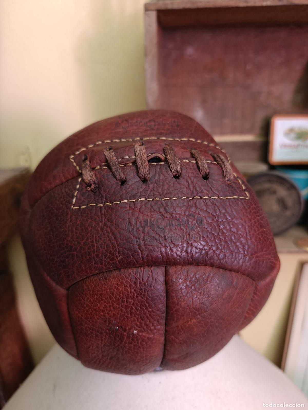 Coleccionismo deportivo: ANTIGUO BAL&Oacute;N DE F&Uacute;TBOL. CUERO. MARK CROSS??