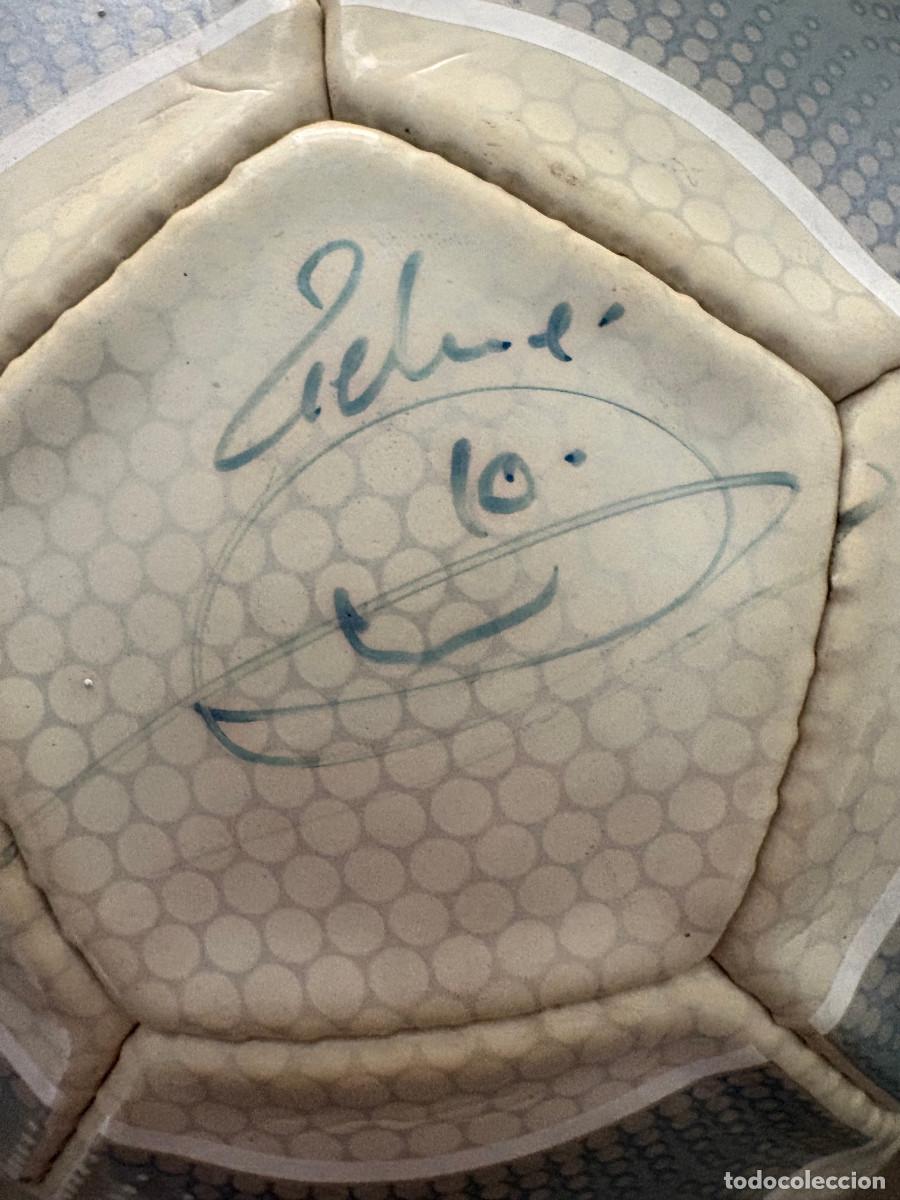 Coleccionismo deportivo: Bal&oacute;n de f&uacute;tbol firmado por Zinedine Zidane