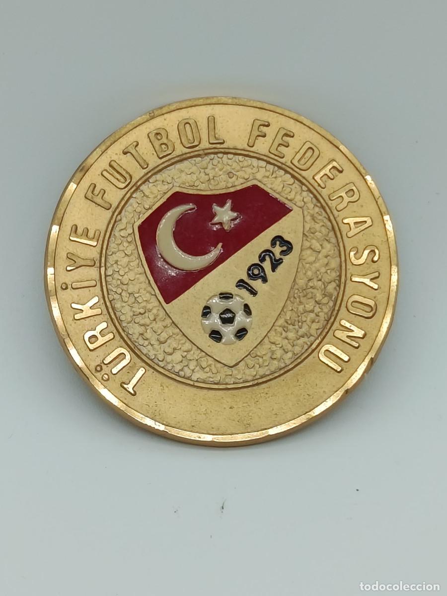 Coleccionismo deportivo: MEDALLA FEDERACION TURKA DE FUTBOL. TURKIYE FUTBOL FEDERASYONU. 6,5CM DIAMETRO. MYJ.