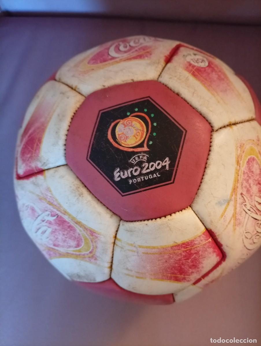 Coleccionismo deportivo: Bal&oacute;n de f&uacute;tbol conmemorativo del Euro 2004 en Portugal, con dise&ntilde;o de Coca-Cola. - Dise&ntilde;o especial