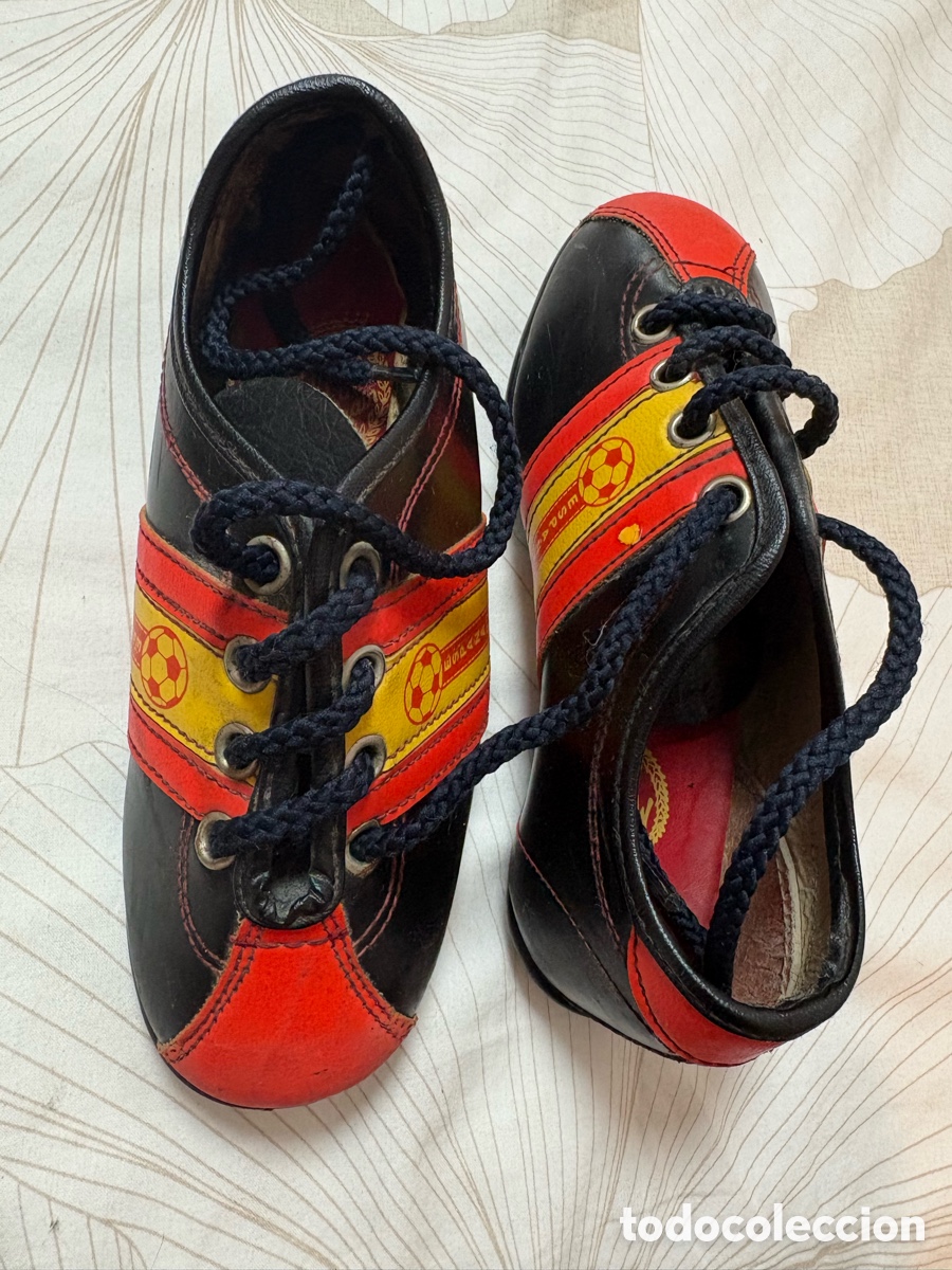 Coleccionismo deportivo: Botas de f&uacute;tbol infantiles oficiales de &eacute;poca &ndash; Mundial de F&uacute;tbol Espa&ntilde;a 1982 . N&uacute;mero 27