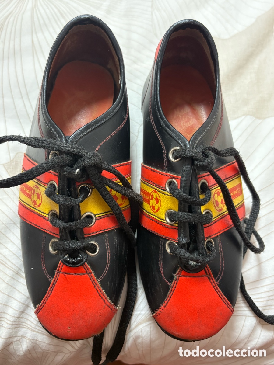 Coleccionismo deportivo: Botas de f&uacute;tbol vintage conmemorativas de Mundial de Espa&ntilde;a 82 (Edici&oacute;n Oficial &ndash; Talla 32)